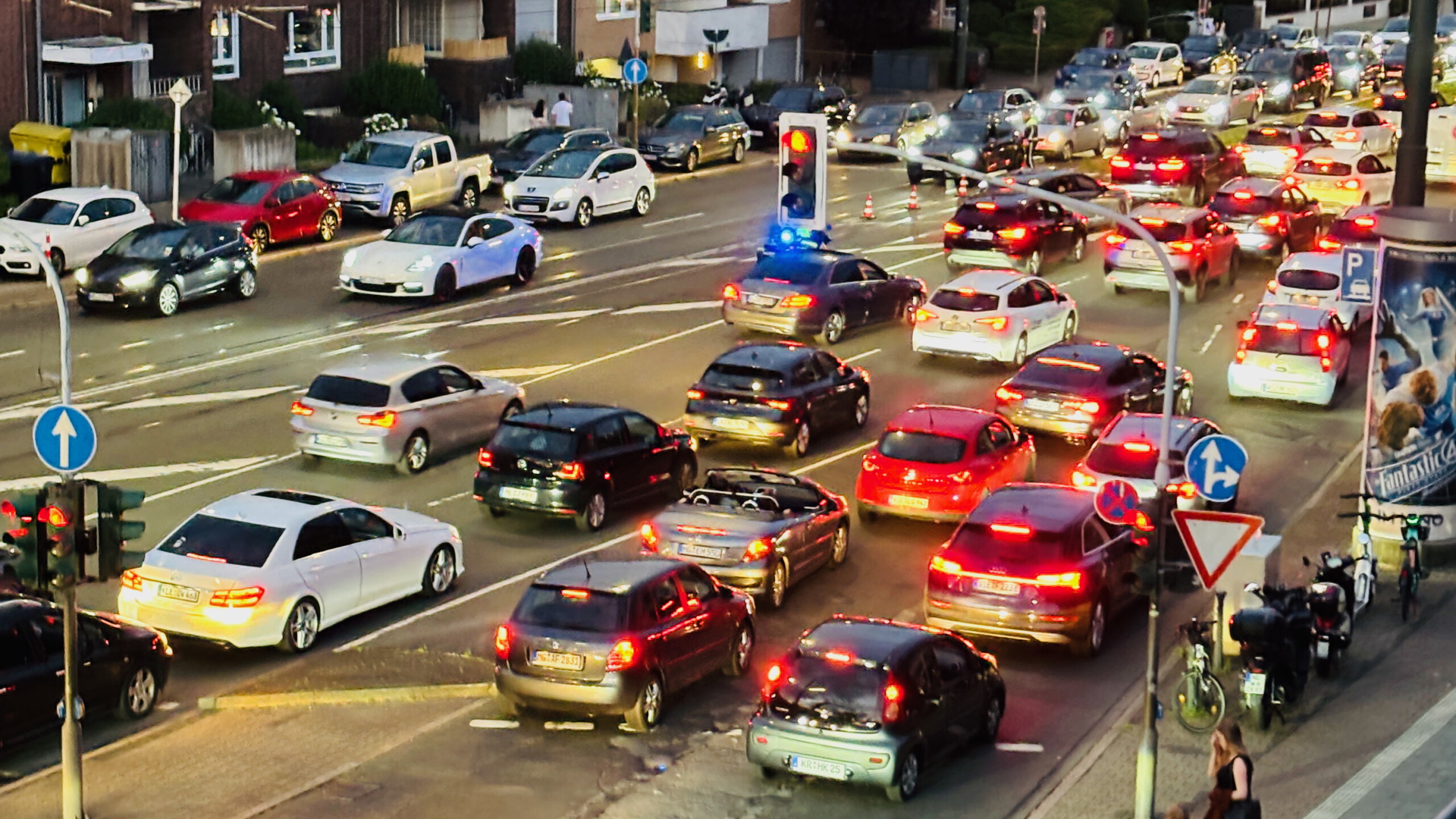 So sieht in Düsseldorf Verkehrschaos aus