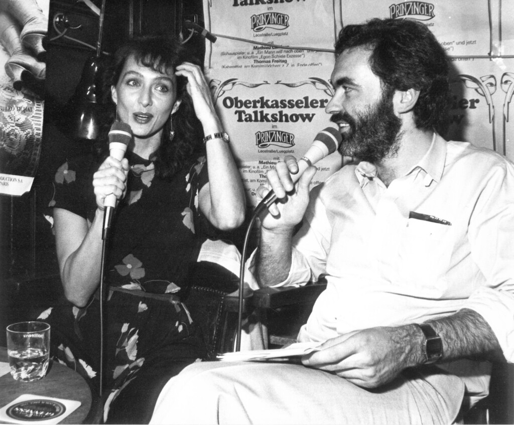 Die von mir moderierte "Oberkasseler Talkshow", im Bild mit der Schauspielerin Christine Kaufmann, entstand  vor vielen Jahren in meinem damaligen Stammlokals Prinzinger, Vorläufer meines heutigen Stammcafés Röstmeister