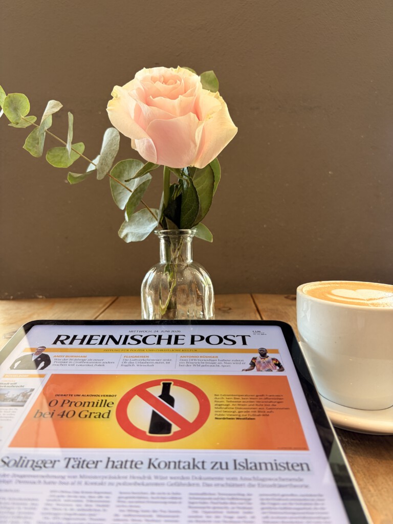 Die Tageszeitung ist das einzige Medium, das systematisch und umfassend informiert: über das, was in der Welt geschieht, in Europa, in Deutschland und vor der eigenen Haustür. Und sie liefert nicht nur Nachrichten, sondern auch Einordnung und Überblick von Entwicklungen.