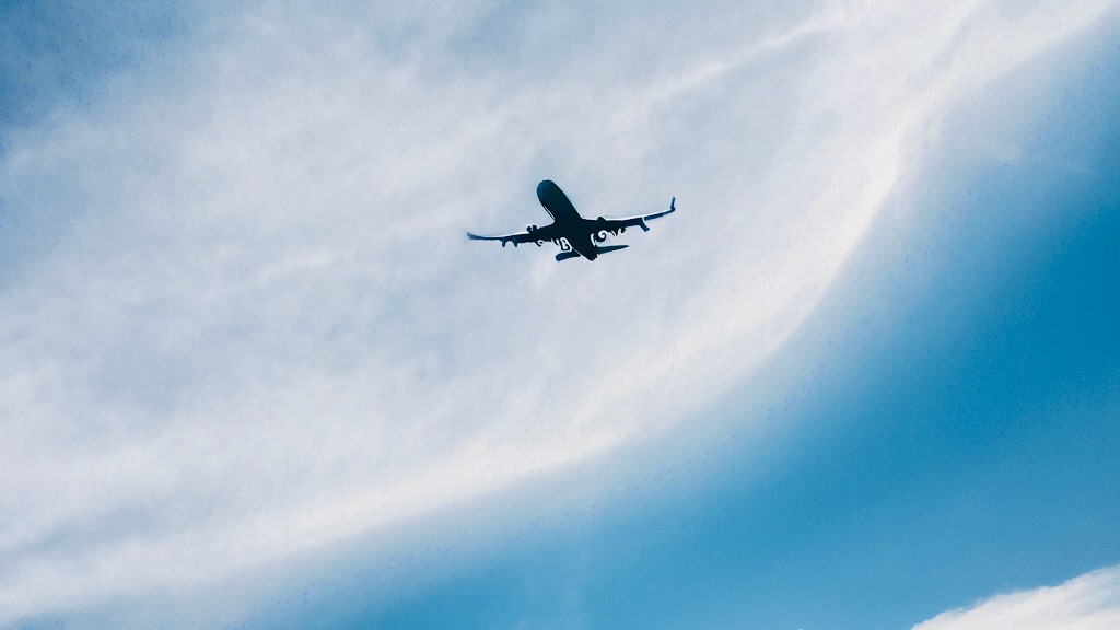 Welche Vorteile hat nun das Reisen mit dem Zug gegenüber dem Flugzeug unter dem Aspekt des Klimaschutz wie auch unter dem des persönlichen Wohlbefindens?